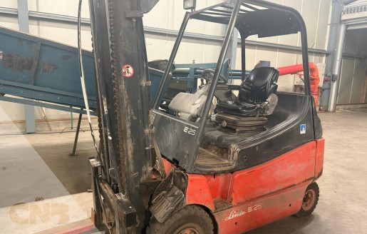 Foto van Hefrtuck-Linde E 25