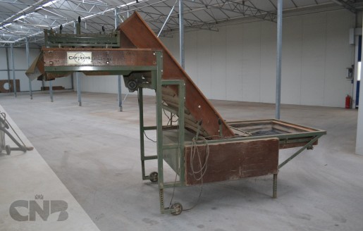 Foto van Elevator met poetsmachine-Compas