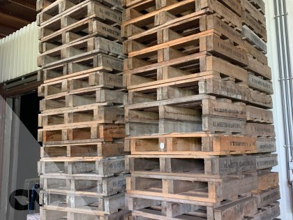 Kleine houten pallets