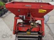 Foto van Kunstmeststrooier